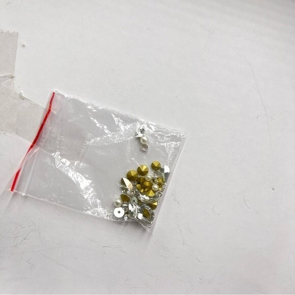 Badgley Mischka Size 6.5 White Satin Floral‎ Jeweled Dress Sandals Heels Shoes - Picture 14 of 14